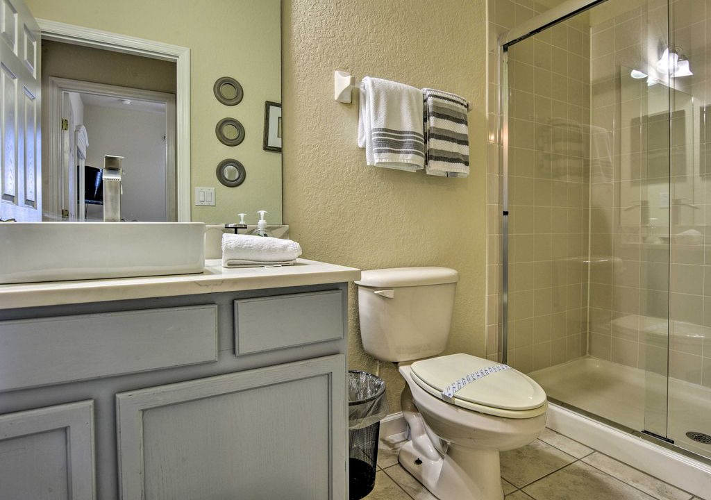 Photo of Bathroom in Trafalgar Village
