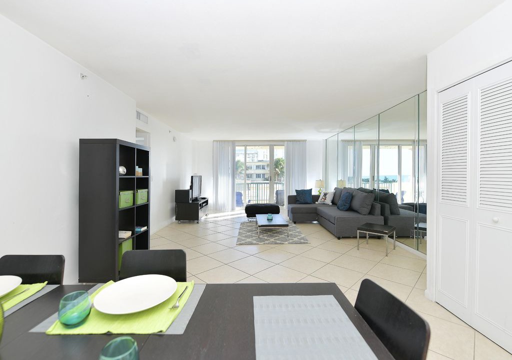 Photo of Livingroom in Surfside