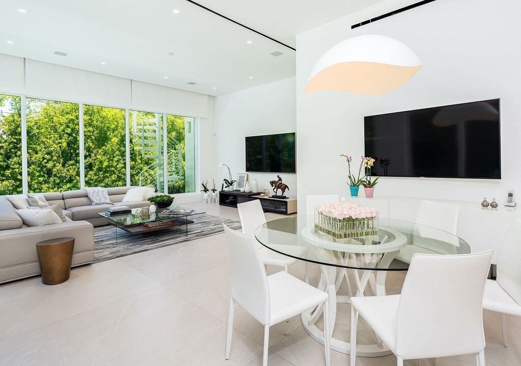 Photo of Livingroom in Surfside