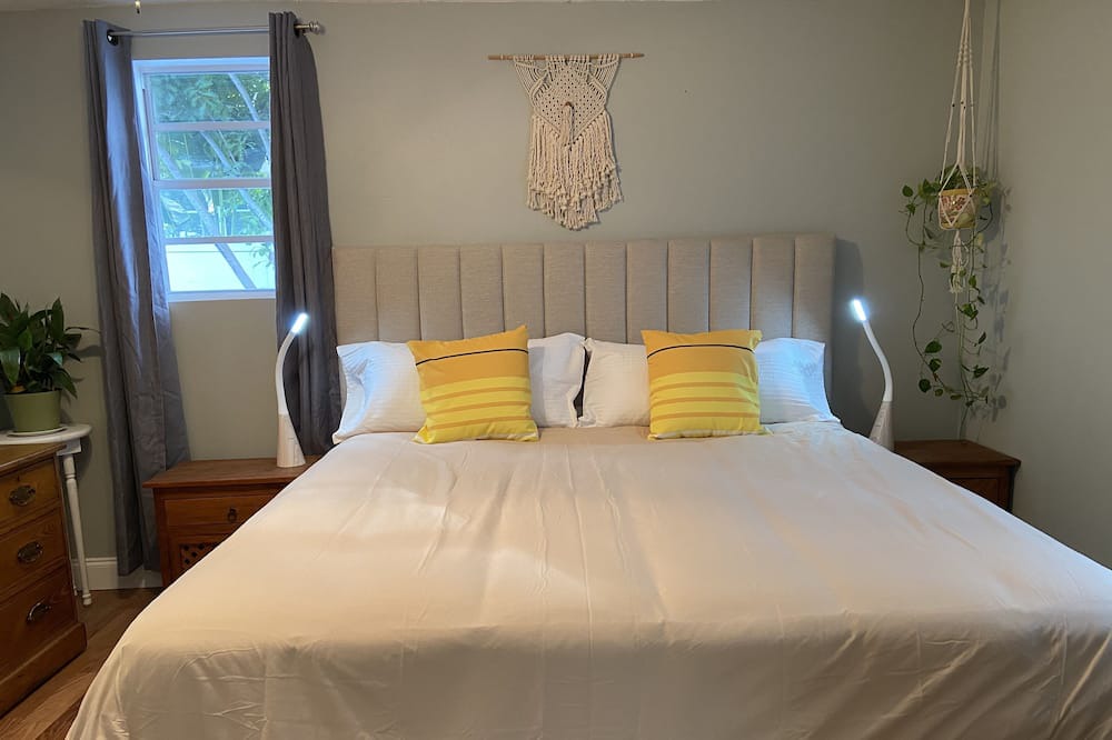 Photo of Bedroom in Crescent Lake