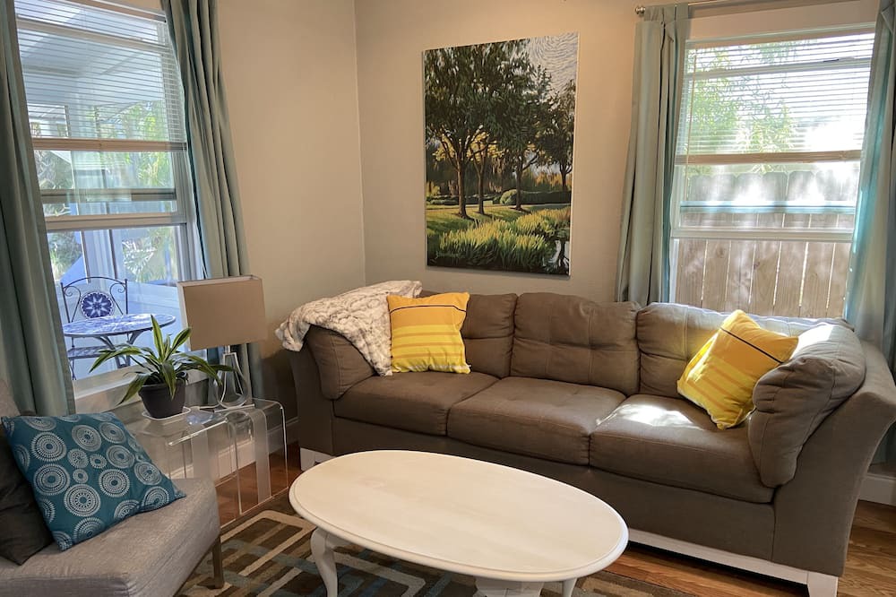 Photo of Livingroom in Crescent Lake