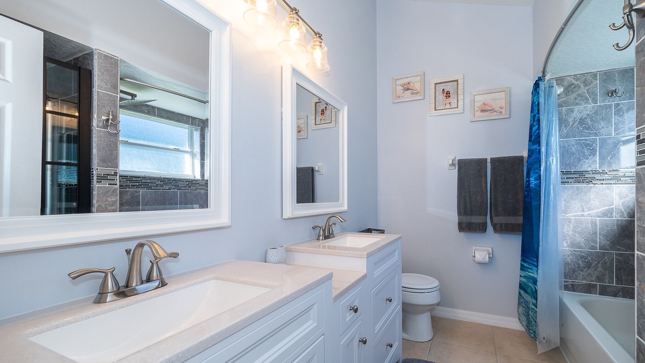 Photo of Bathroom in Seasons