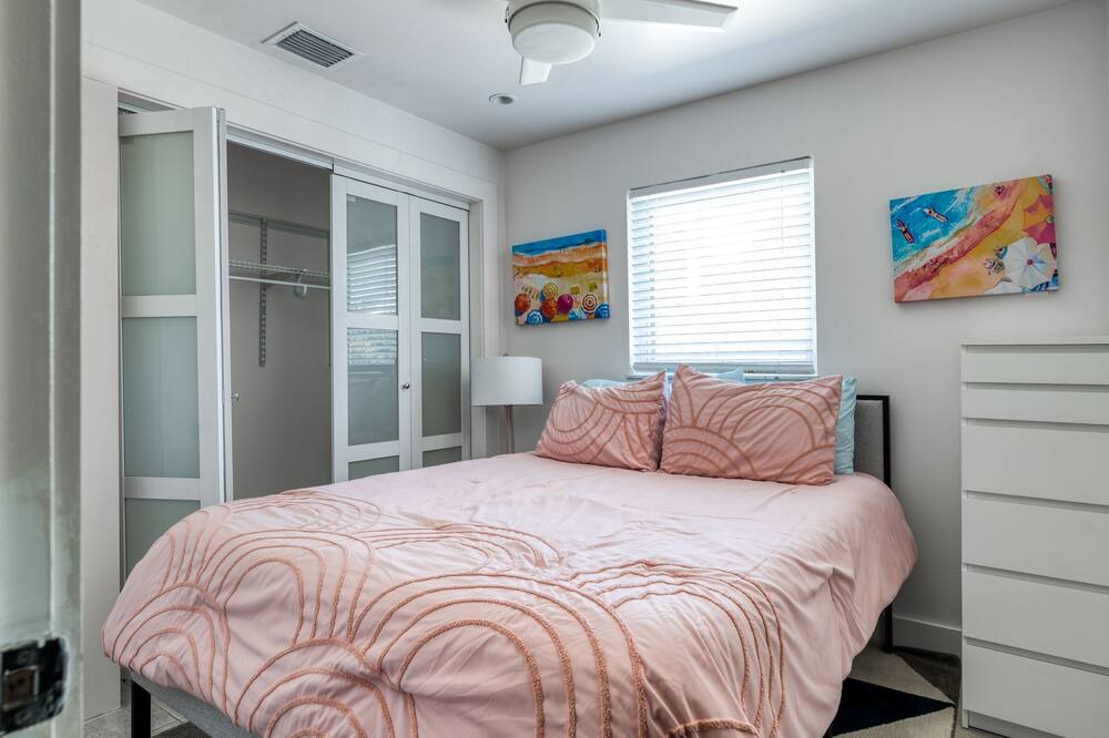 Photo of Bedroom in Midtown