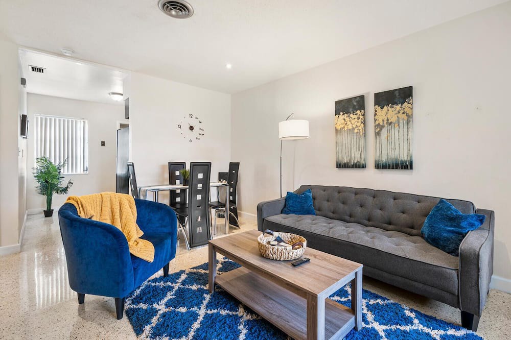 Photo of Livingroom in Central Fort Lauderdale