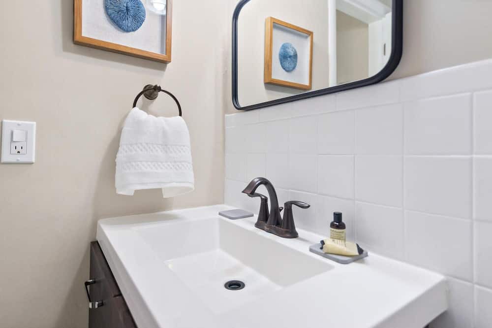 Photo of Bathroom in Central Fort Lauderdale