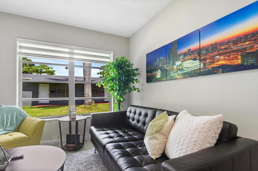 Photo of Livingroom in Central Fort Lauderdale