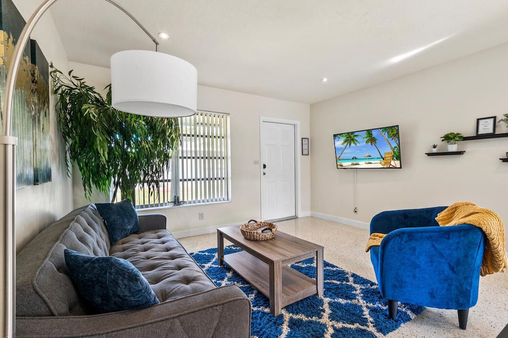 Photo of Livingroom in Central Fort Lauderdale