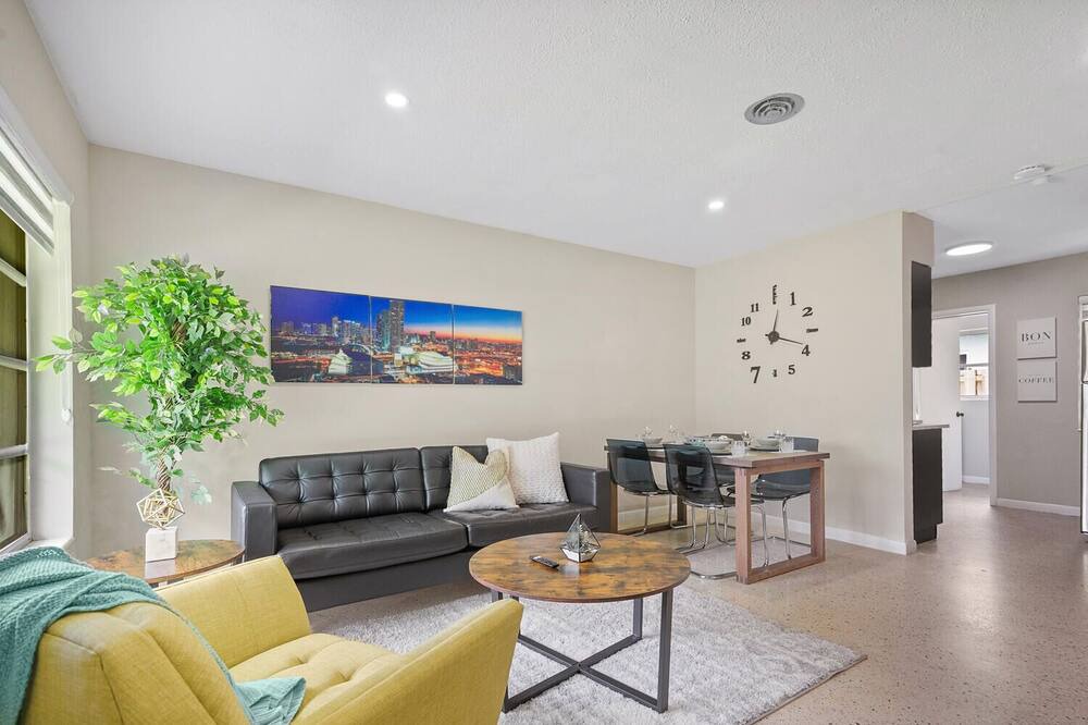 Photo of Livingroom in Central Fort Lauderdale