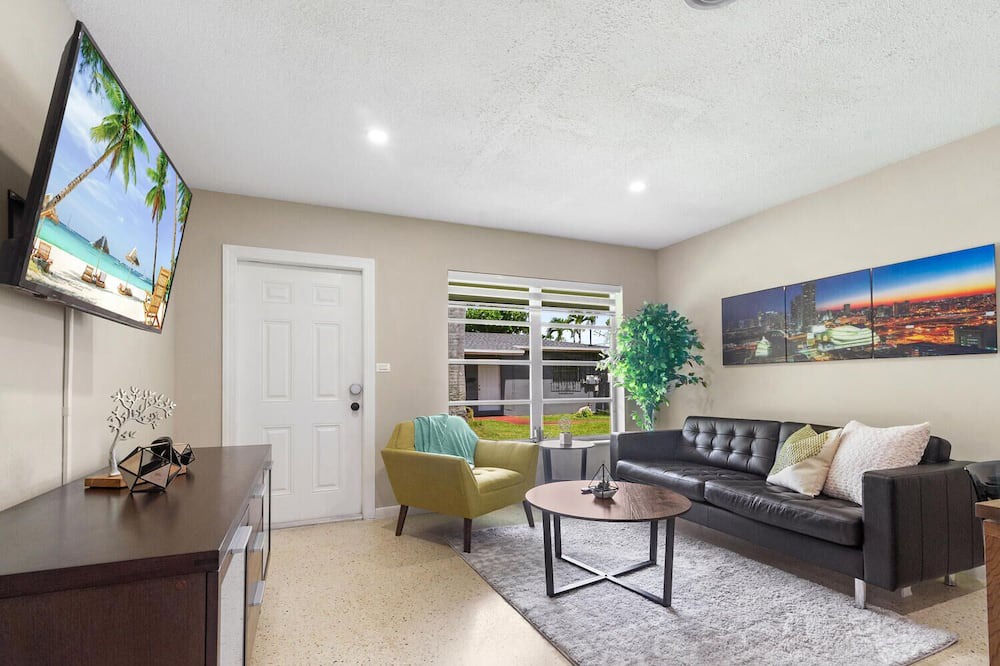 Photo of Livingroom in Central Fort Lauderdale