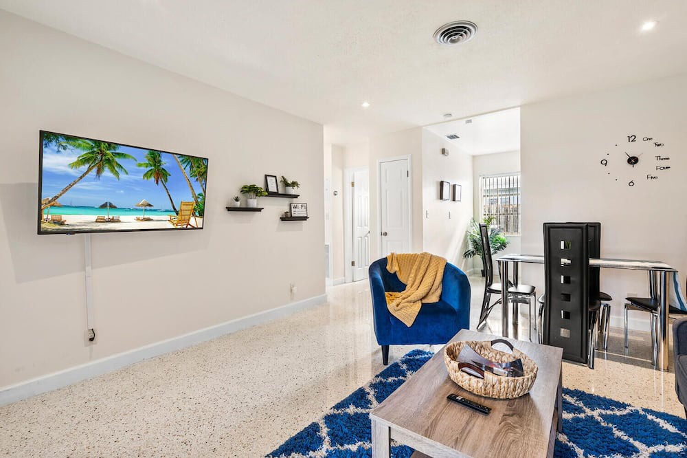 Photo of Livingroom in Central Fort Lauderdale