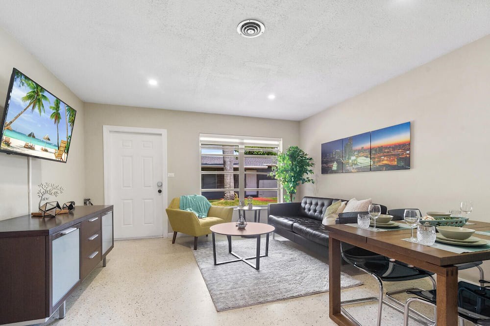 Photo of Livingroom in Central Fort Lauderdale