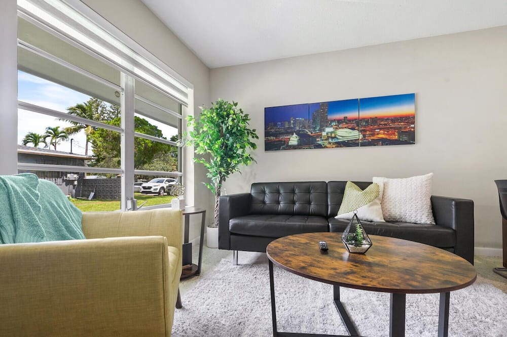 Photo of Livingroom in Central Fort Lauderdale