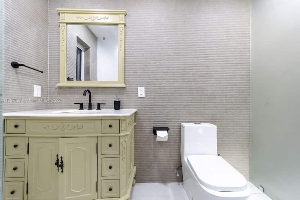 Photo of Bathroom in Boulevard Heights