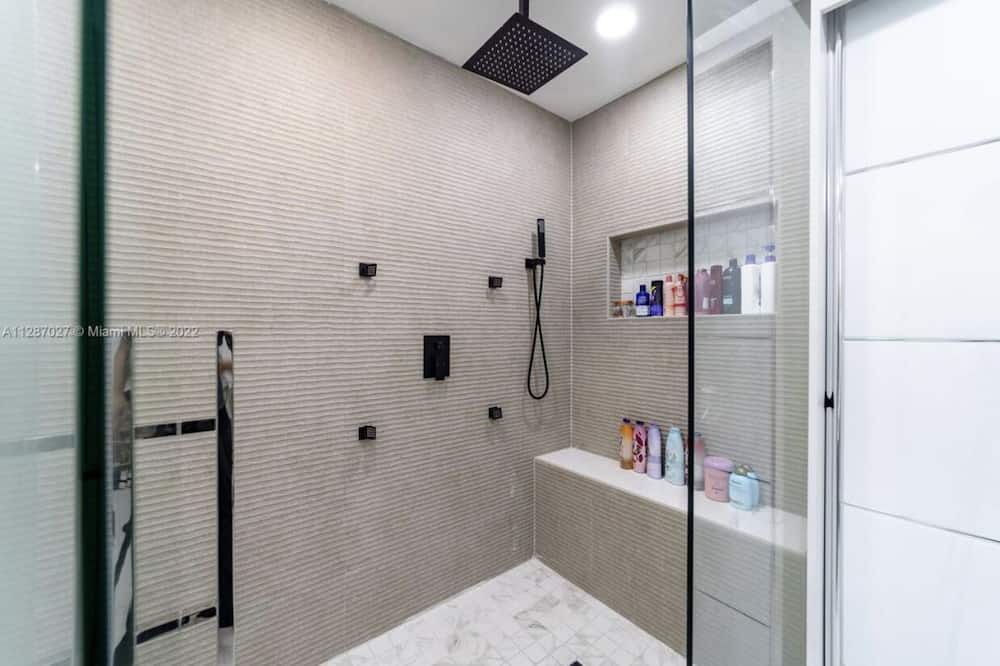 Photo of Bathroom in Boulevard Heights