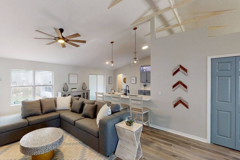 Photo of Livingroom in DeLand
