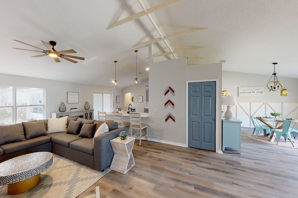 Photo of Livingroom in DeLand