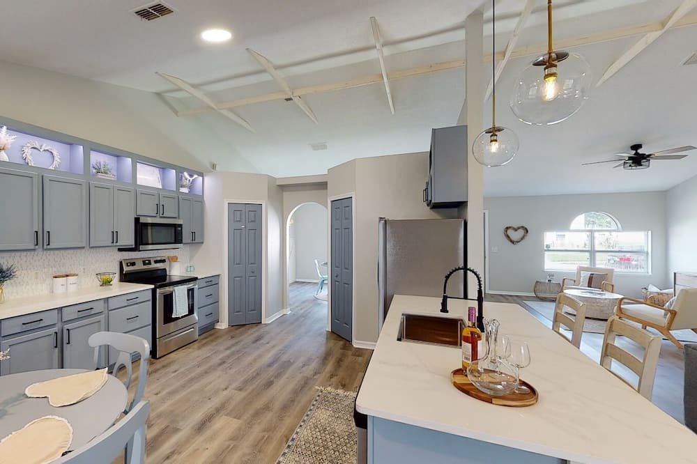 Photo of Livingroom in DeLand