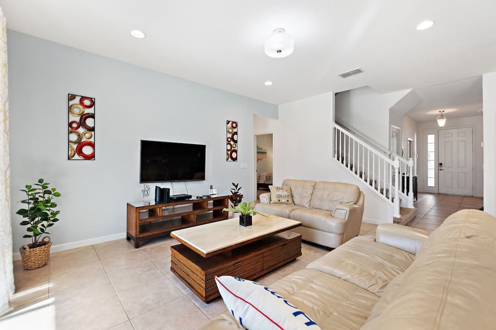 Photo of Livingroom in Sunridge Woods