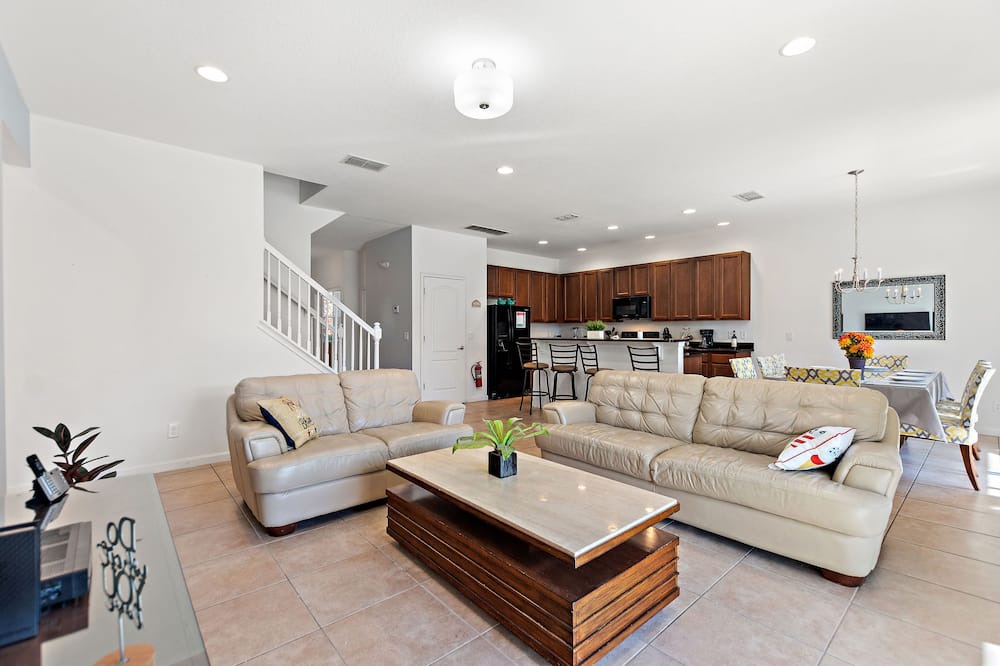 Photo of Livingroom in Sunridge Woods