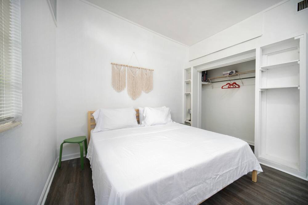 Photo of Bedroom in Murray Hill