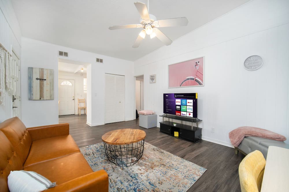 Photo of Livingroom in Murray Hill