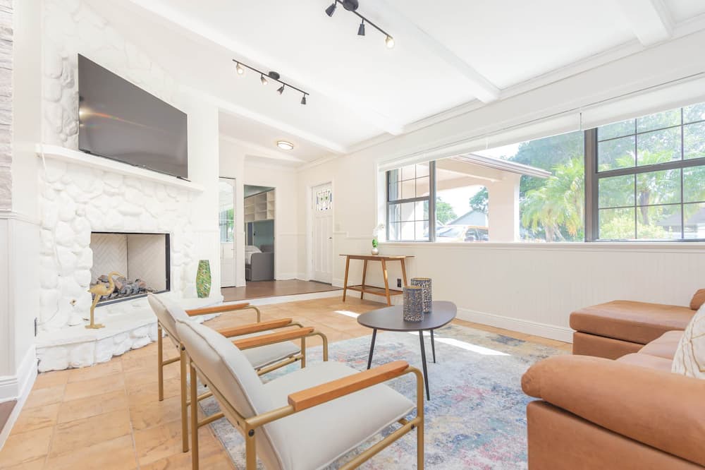 Photo of Livingroom in Cooper City