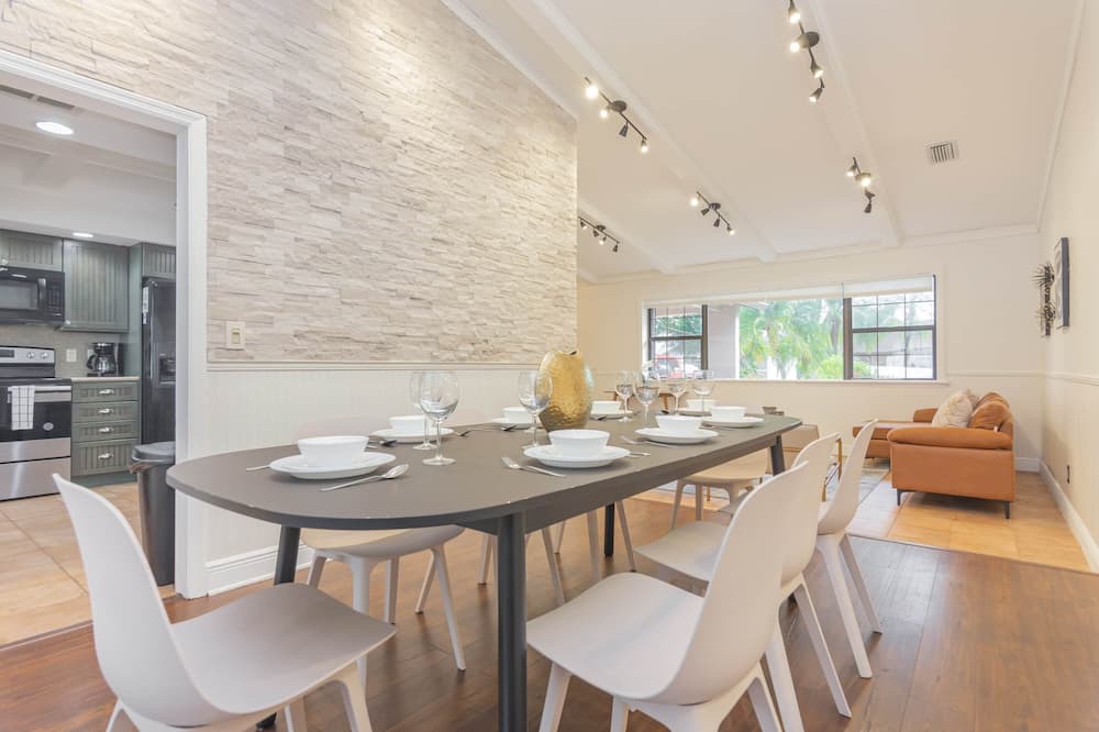 Photo of Livingroom in Cooper City
