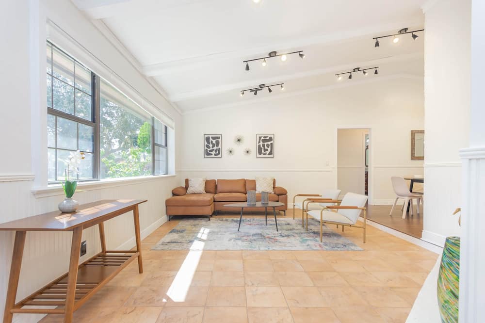 Photo of Livingroom in Cooper City