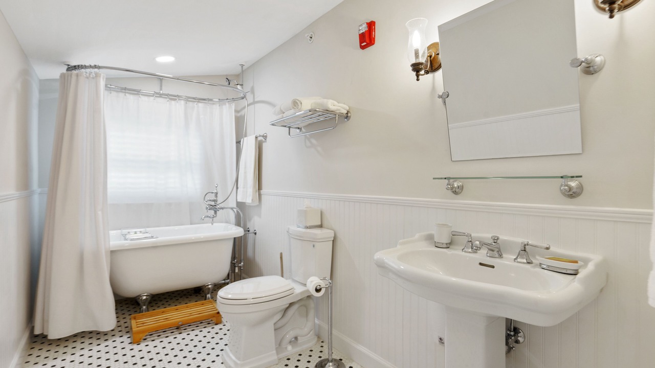 Photo of Bathroom in Southwest Coconut Grove