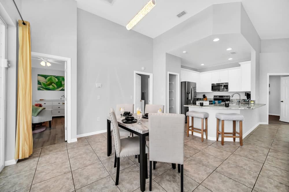 Photo of Livingroom in Bridgewater Crossing