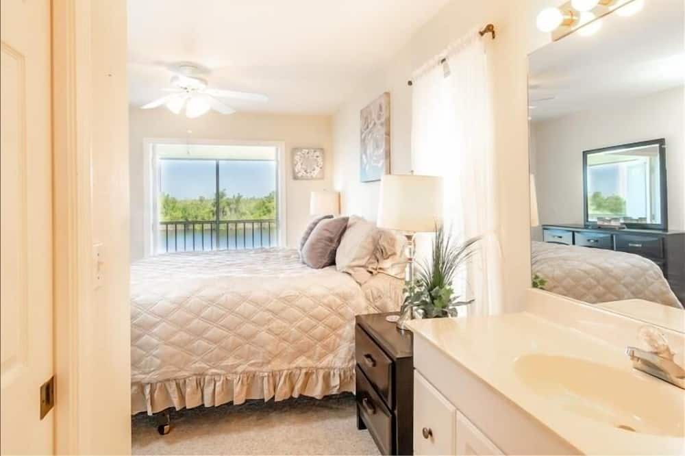 Photo of Bedroom in Hammock Bay