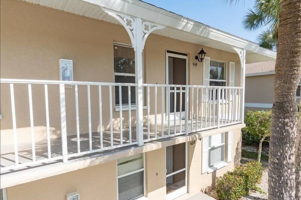 Photo of Patio Balcony in Hammock Bay