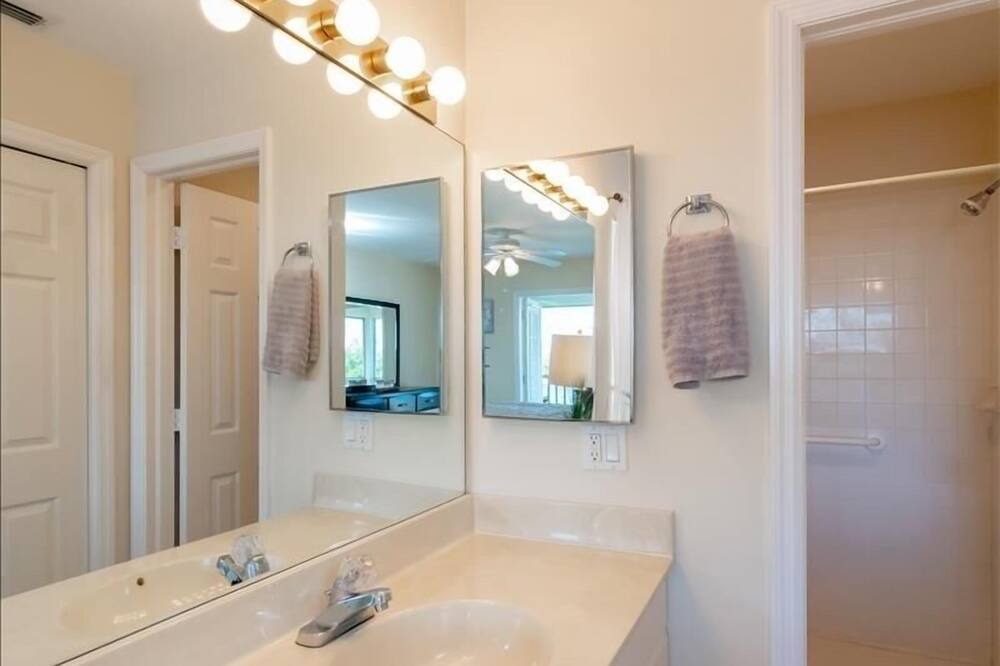 Photo of Bathroom in Hammock Bay