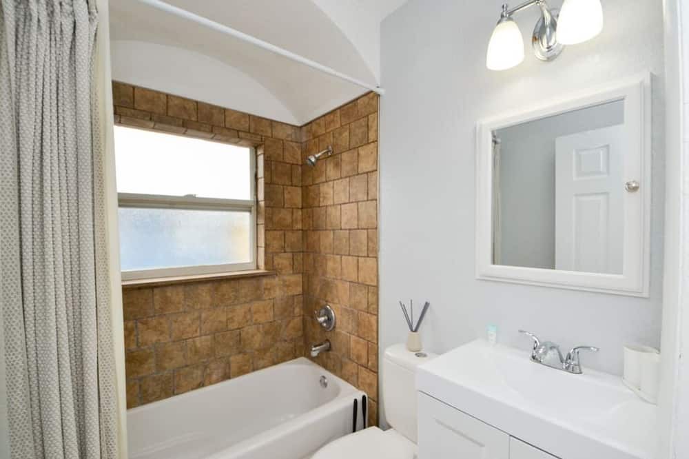 Photo of Bathroom in Virginia Park