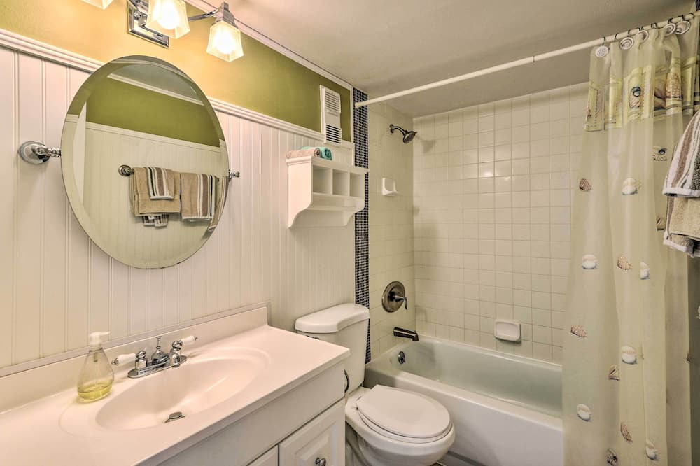 Photo of Bathroom in Point East