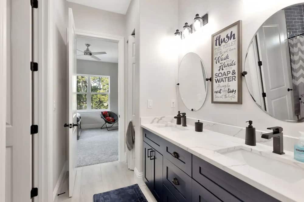 Photo of Bathroom in Greater Northdale