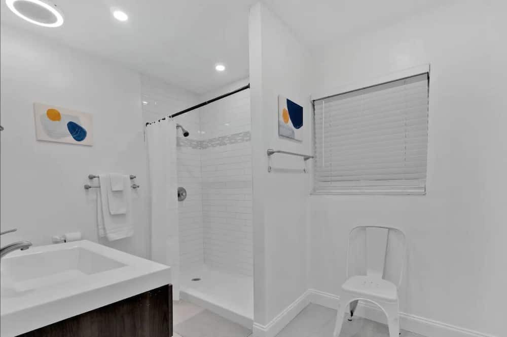 Photo of Bathroom in Boulevard Heights