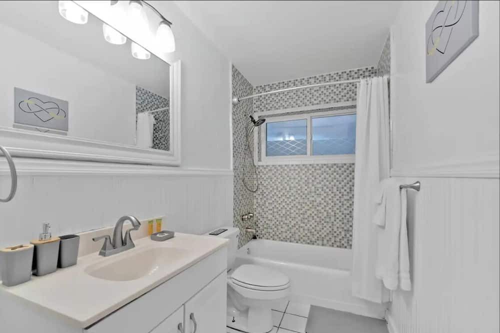 Photo of Bathroom in Boulevard Heights