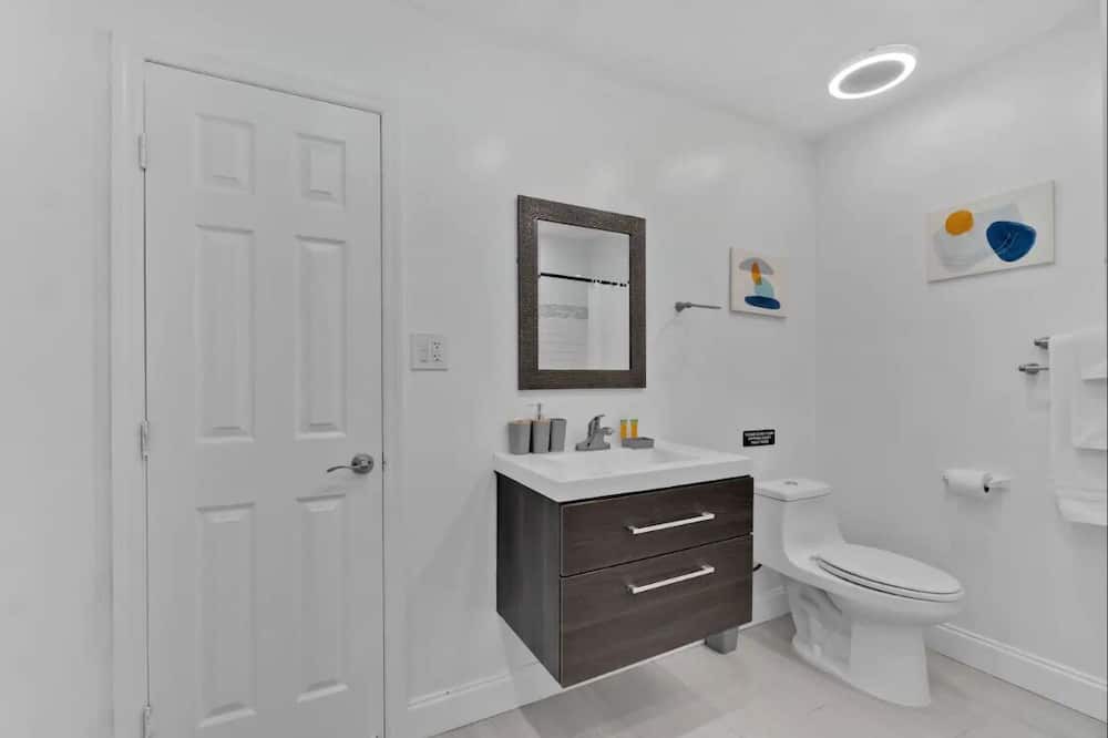 Photo of Bathroom in Boulevard Heights