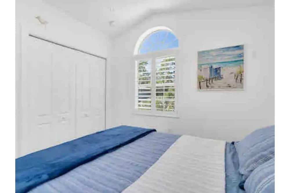 Photo of Bedroom in Crystal Beach