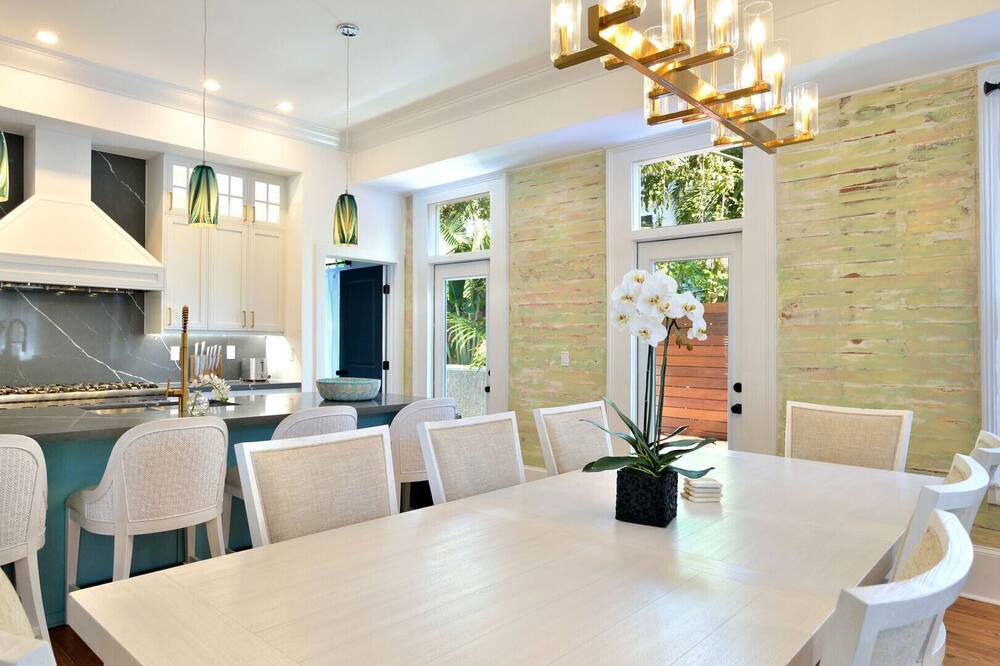 Photo of Livingroom in Historic Seaport