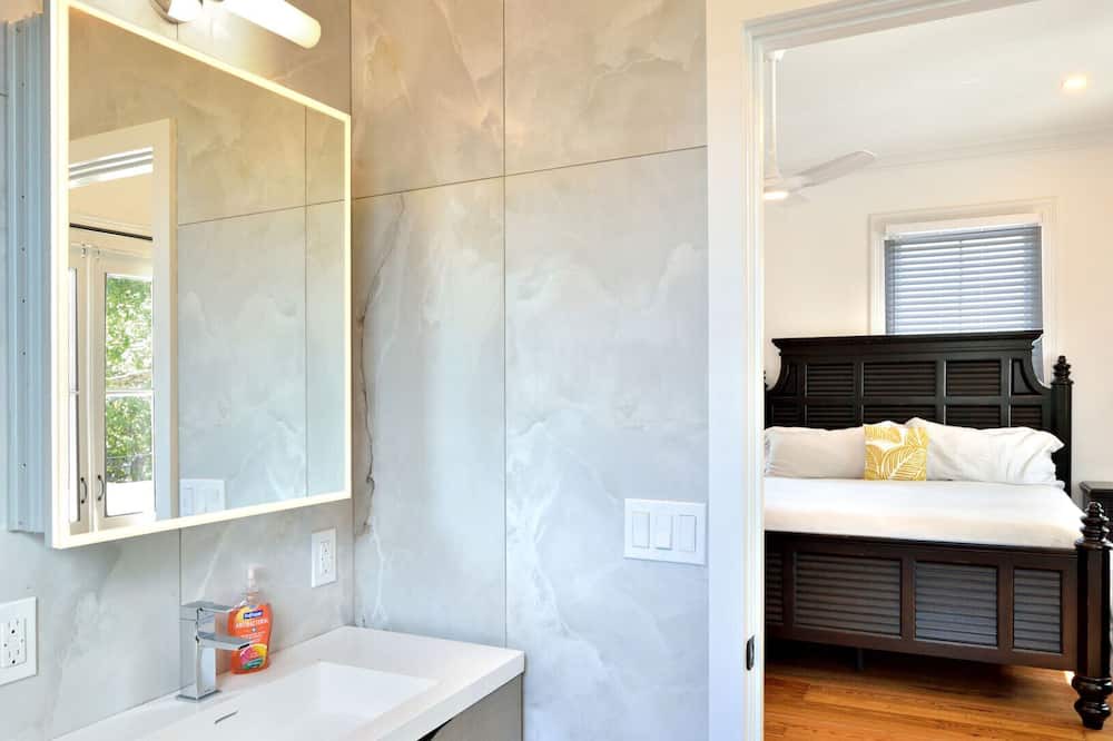 Photo of Bathroom in Historic Seaport