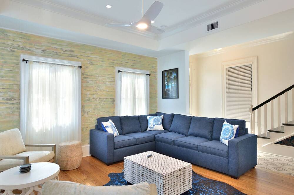 Photo of Livingroom in Historic Seaport
