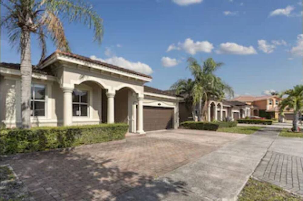 Photo of Outdoor in Tamiami