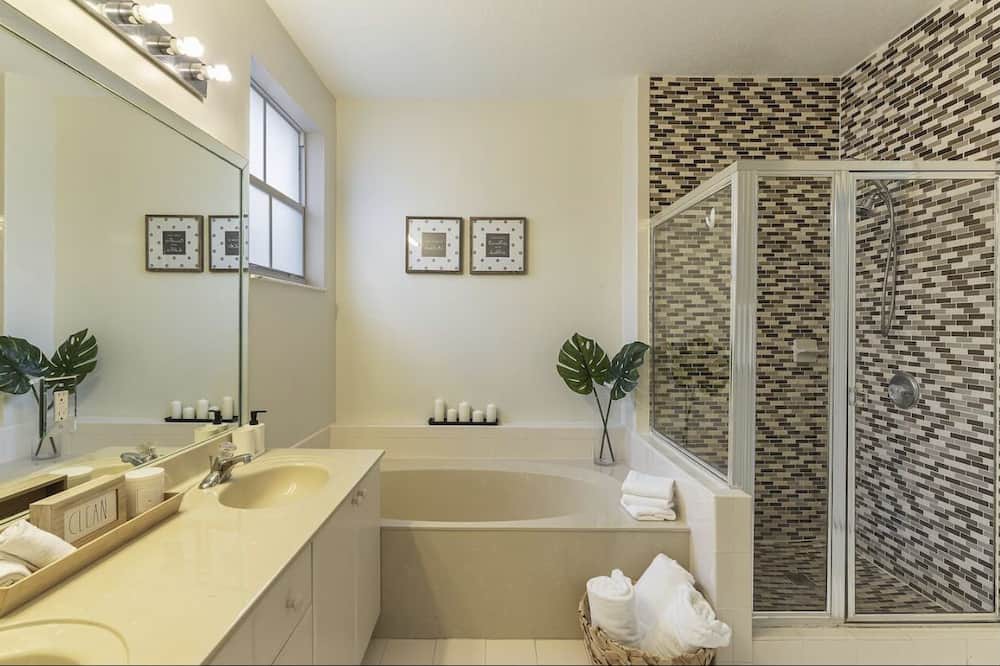 Photo of Bathroom in Tamiami