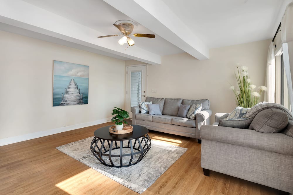 Photo of Livingroom in Quincy