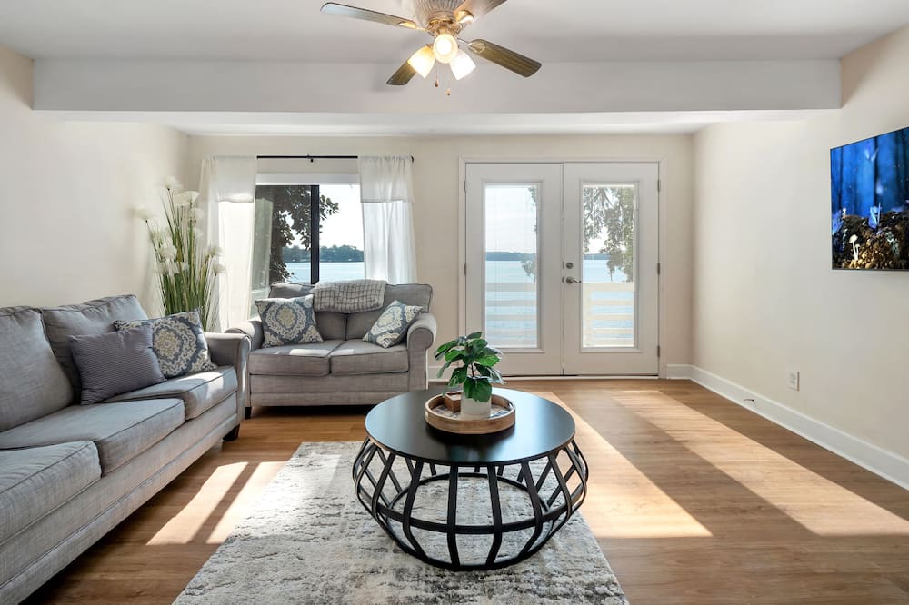 Photo of Livingroom in Quincy
