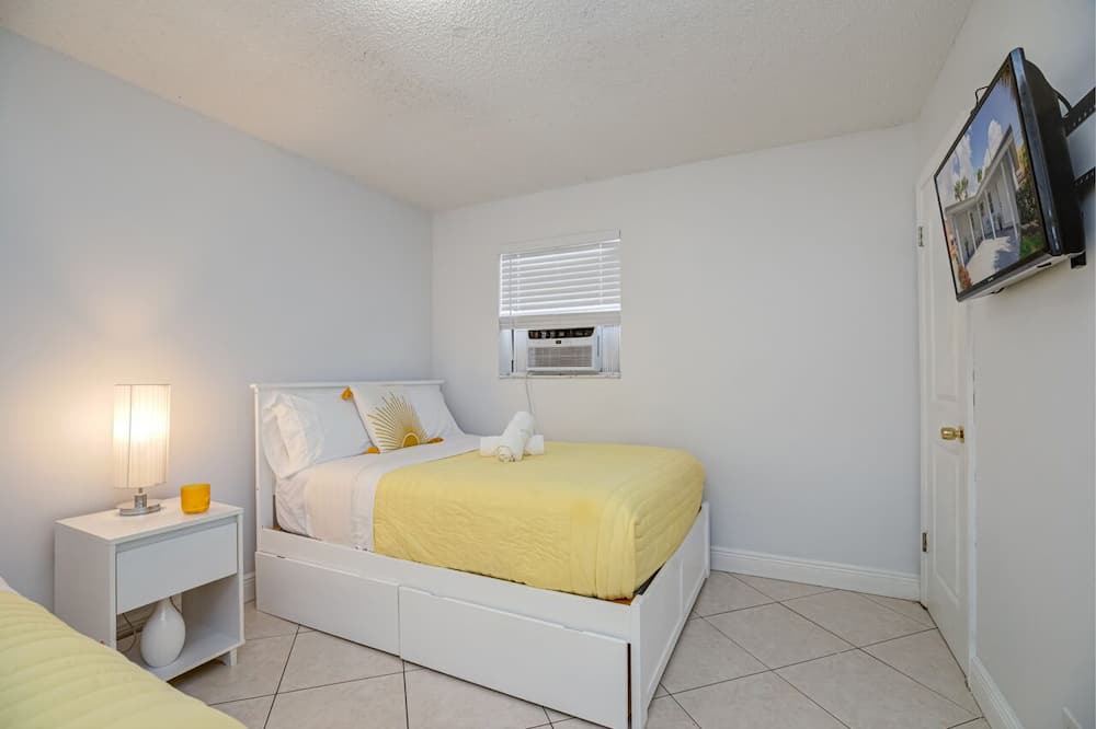 Photo of Bedroom in Lake Worth