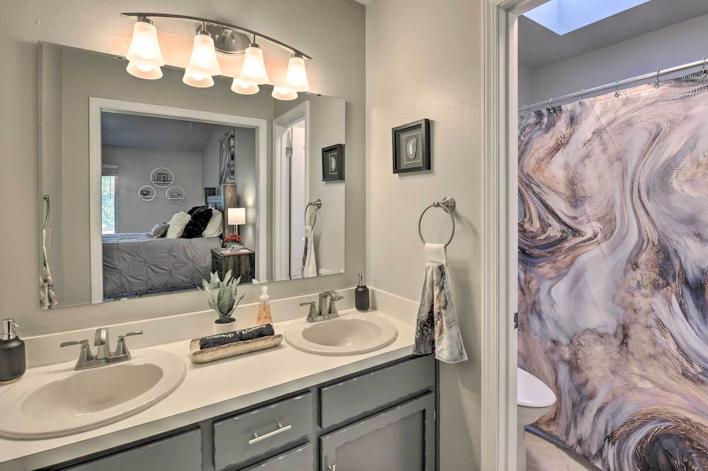 Photo of Bathroom in Niceville
