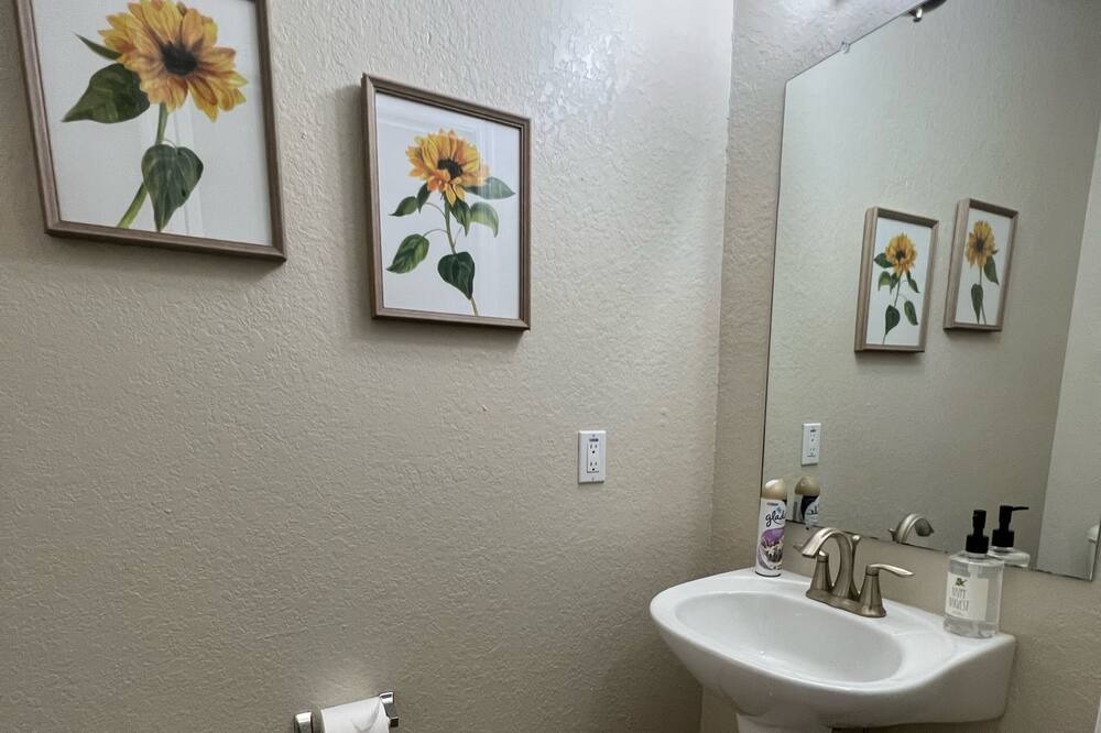 Photo of Bathroom in Port Tampa City